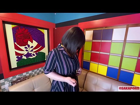 ❤️ Cutie Japanese nwere nnukwu nnụnnụ tit na-eji ihe ụmụaka egwuri egwu na-enwe mmekọahụ na-emetọ onwe ya ma nwee orgasm. Ọ na-ekwu na N'ajụjụ ọnụ banyere ya iberibe ahụmahụ. Nnukwu nnụnnụ tit na ọtụ ntutu na-asụ ude nke ukwuu. Osakaporn ❤️ Anal porn